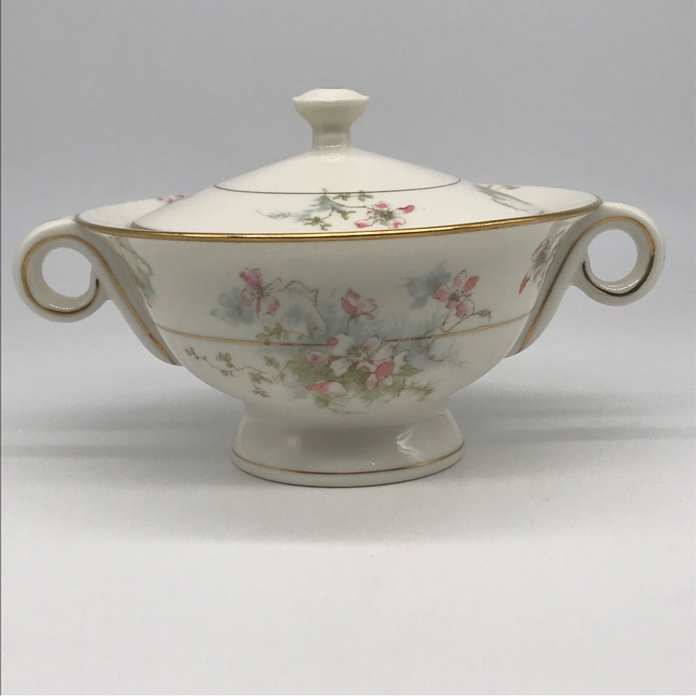 Theodore Haviland 1920 Dogwood floral Vintage Covered dish with Handles